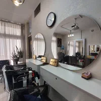 اجاره صندلی و تخت در سالن شلوغ مطهری