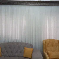 پرده پذیرایی.دارای آستر میله پرده و کتیبه و سرب