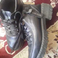 کفش.|کیف، کفش، کمربند|تربت جام, جامی|دیوار