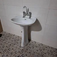 روشویی با پایه و شیر آلات