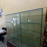 ویترین شیشه ای