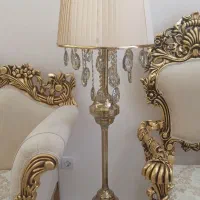 آباژور ایستاده