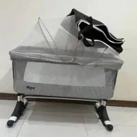 تخت کنار مادر درحدنو