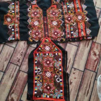 دوعدد زیح|لباس|خاش, |دیوار