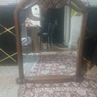 آینه روی میز آرایش با قاب چوبی کاملاً مرغوب