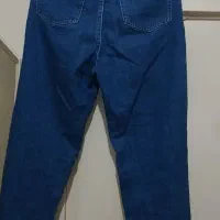 دو عدد شلوار لی زنانه|لباس|ری, شهادت|دیوار