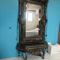آینه و کنسول بزرگ  با کنده کاری های خوش نقش