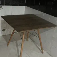 میز چوبی سالم