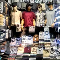 یک فروشنده ویک مدل اقاجهت کاردربوتیک مردانهدربوعلی