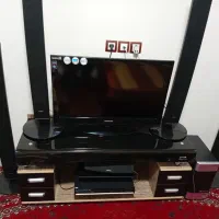یک دستگاه سیستم صوتی به غیراز میز وتلویزیون