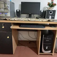 کامپوتر خانگی و میز هر دو با هم|رایانه رومیزی|جلفا, |دیوار