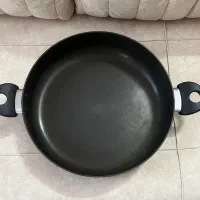 ماهیتابه کارال و قابلمه روی|ظروف پختوپز|یزد, |دیوار