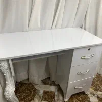 میز ناخن|آرایشگاه و سالن‌های زیبایی|رشت, سعدی (تختی)|دیوار