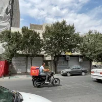 فروش ملک ۱۴۰ متری همراه با ۵ مغازه واقع در ۲۰ متری