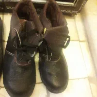 کفش کار چرم پنجه آهنی نیم پوت شماره ۴۱ آکبند