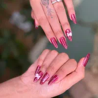 خدمات کاشت ناخن ارزان
