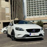 VOLVO  V4