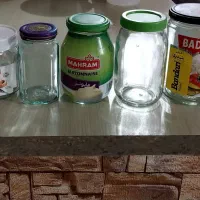 تعدادی شیشه در سایز های مختلف