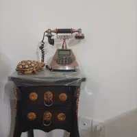 میز تلفن و تلفن