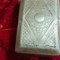 جاسیگاری قدیمی با قلم دست قدیمی برنجی