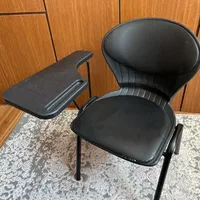 تک صندلی بسیار راحت و تمیز