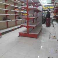 قفسه دیواری و وسط