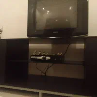 میز تلویزیون و تلویزیون