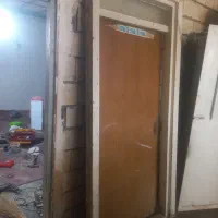 درب چوبی با چهار چوب