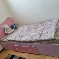 تخت و نیز تحریر دخترانه