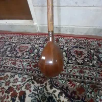 یه عدد سه تار سنتی