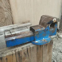 گیره رومیزی اهنی