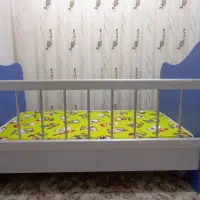 میز تحریر کتابخانه دار و تخت خواب