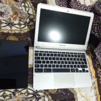 دو تا کامپیوتر و لب تاب با کارتون