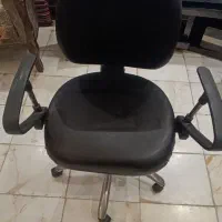صندلی اداری چرخدار سالم در حد نو