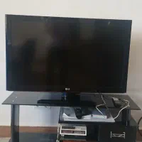 تلوزیون 42 اینچ ال جی به همراه زیر تلوزیون شیشه ای