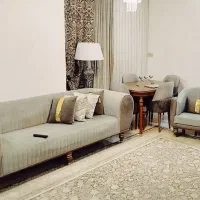 مبل راحتی و میز ناهار خوری