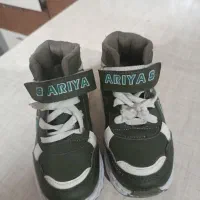 کفش و بارانی در حد نو