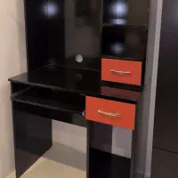 میز تحریر و کامپیوتر و کمد