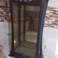 ویترین شیشه ای