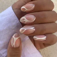 آموزش و خدمات کاشت ناخن