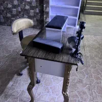 میز ناخن صندلی و چراغ مطالعه با زیر دستی