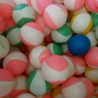 توپ کوچک برای سرگرمی و بازی کودک..