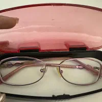سه تا عینک طبی تمیز با جعبه