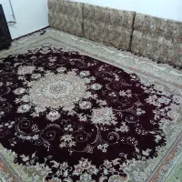 فرش زرشکی ابریشم کاری پلاستیک نیست