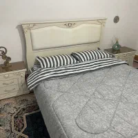 تخت خواب و میز آرایشی