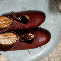 دو جفت کفش چرم اصل به رنگ طوسی و زرشکی زیبا