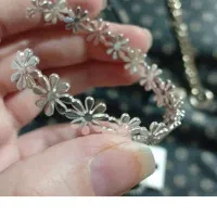 بنگل و گوشواره طرح گل بابونه زیبا آبکاری نقره