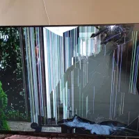 تلویزیون ال ای دی ۵۵اینج شکسته بفروش میرسد