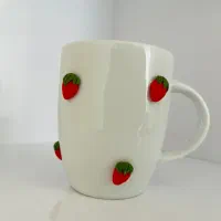 ماگ توت فرنگی برجسته