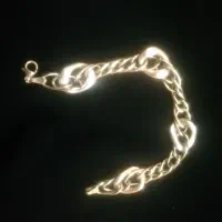 دستبند زیبا و نمادار